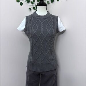 Suzy Shier Grey Cable Knit Sweater Vest size xs Classic Casual